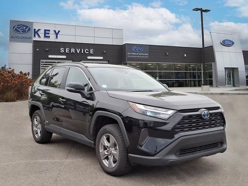 Used 2024 Toyota RAV4 LE AWD/4WD image 3