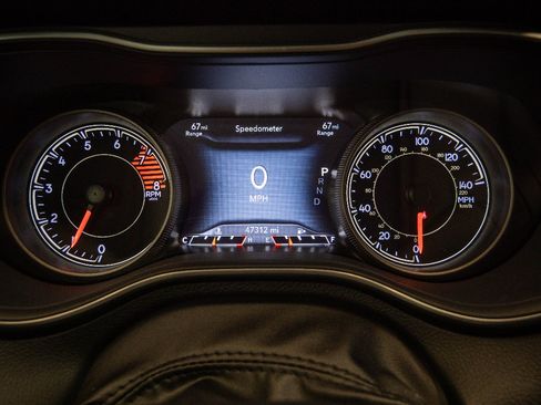 Used 2019 Jeep Cherokee Limited image 9