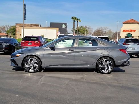 Used 2025 Hyundai Elantra SEL image 8
