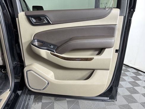 Certified 2020 Chevrolet Suburban LT AWD/4WD image 15