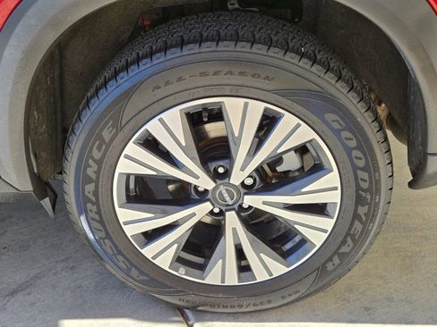 Used 2023 Nissan Rogue SV AWD/4WD image 10