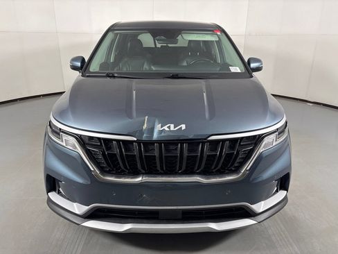 Used 2023 Kia Carnival EX FWD image 3
