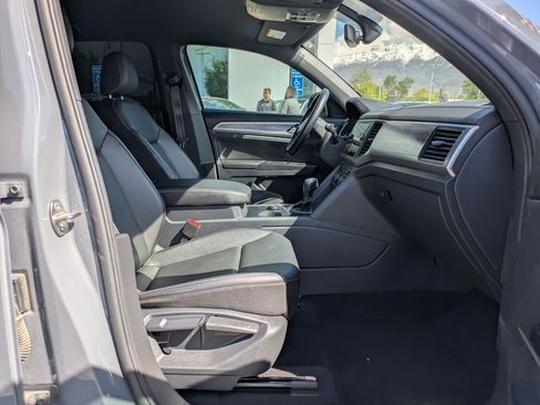 Used 2020 Volkswagen Atlas Cross Sport SE w/ Towing Package AWD/4WD image 32