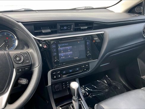 Used 2017 Toyota Corolla XLE FWD image 7