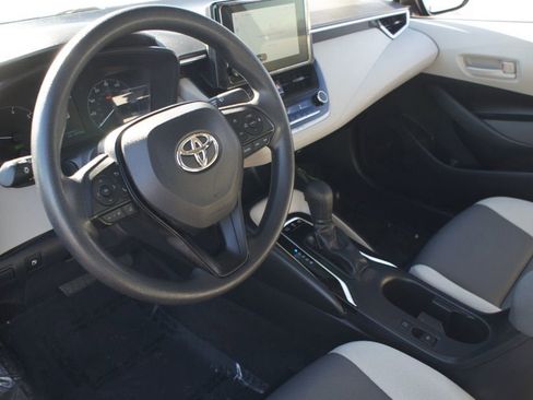 Used 2025 Toyota Corolla LE image 12