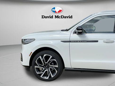 New 2026 Lincoln Navigator L Black Label AWD/4WD image 27