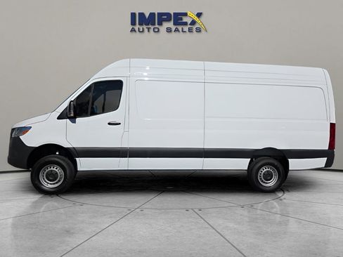 Used 2025 Mercedes-Benz Sprinter 2500 image 2