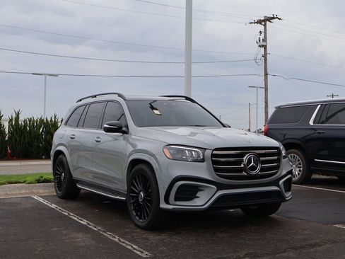 Used 2024 Mercedes-Benz GLS 580 4MATIC image 12