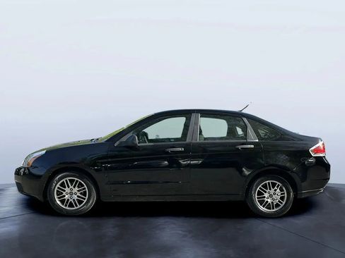 Used 2010 Ford Focus SE image 2