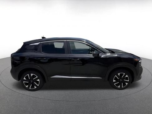 Used 2025 Nissan Kicks SV AWD/4WD image 16