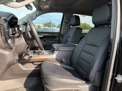 Used 2023 Chevrolet Silverado 1500 LT Trail Boss w/ LPO, Dark Essentials Package AWD/4WD image 11