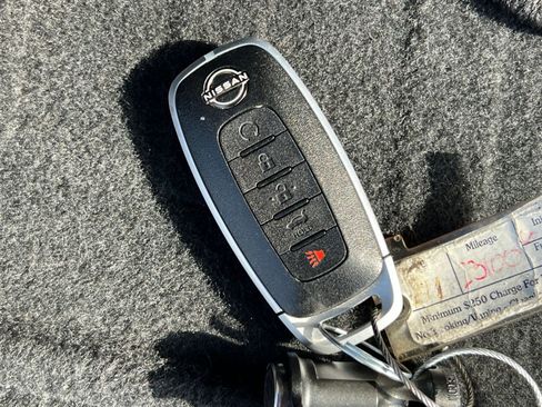 Used 2025 Nissan Rogue SV FWD image 28