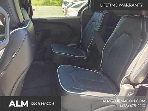 New 2026 Chrysler Pacifica Limited w/ S Appearance Package FWD image 8
