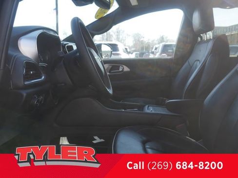 Certified 2025 Chrysler Pacifica Limited image 38