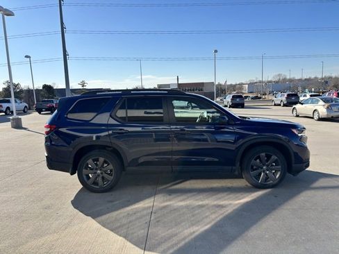 Certified 2025 Honda Pilot Sport image 4