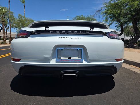 Used 2018 Porsche 718 Cayman RWD image 19