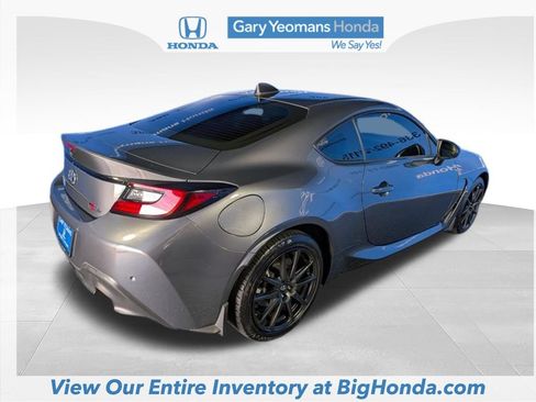 Used 2022 Toyota GR86 RWD image 6