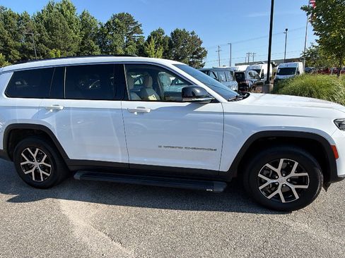 Used 2023 Jeep Grand Cherokee L Limited AWD/4WD image 7