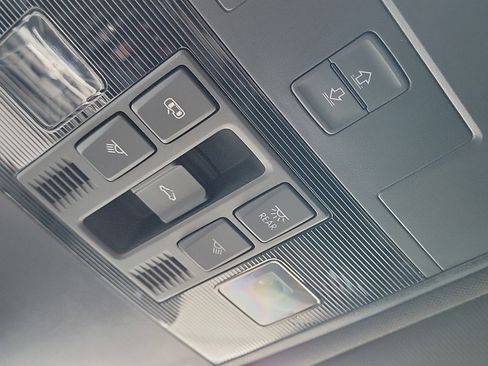 Used 2024 Volkswagen Tiguan SE R-Line FWD image 28