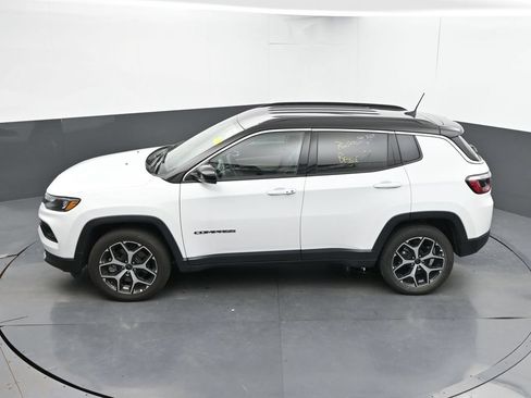 Used 2025 Jeep Compass Limited AWD/4WD image 18