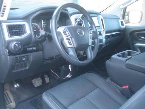Used 2018 Nissan Titan SV AWD/4WD image 22