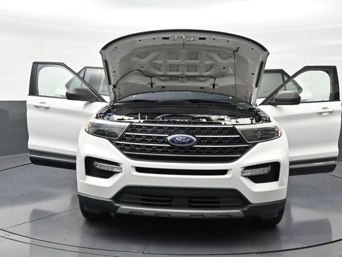 Used 2020 Ford Explorer XLT w/ Equipment Group 202A RWD image 33