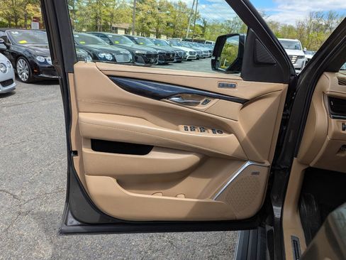 Used 2020 Cadillac Escalade Platinum AWD/4WD image 11