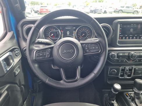 Used 2021 Jeep Gladiator Sport AWD/4WD image 15