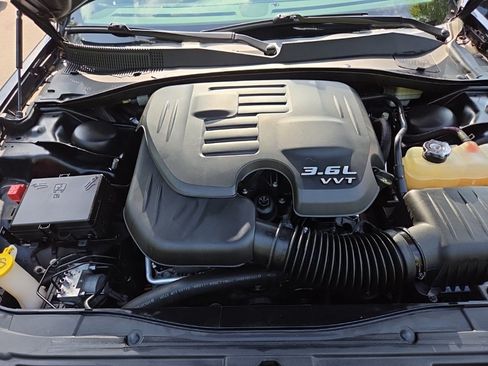 Used 2015 Chrysler 300 Limited RWD image 50