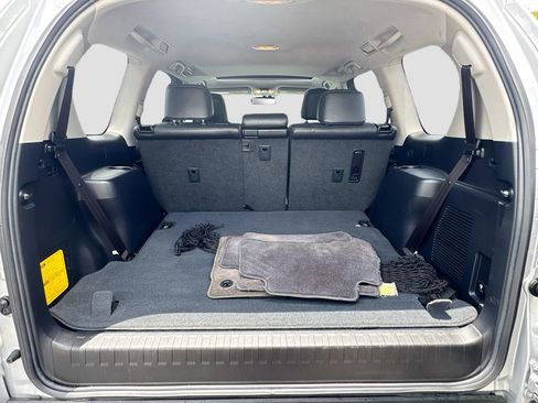Used 2015 Lexus GX 460 w/ Premium Package AWD/4WD image 28