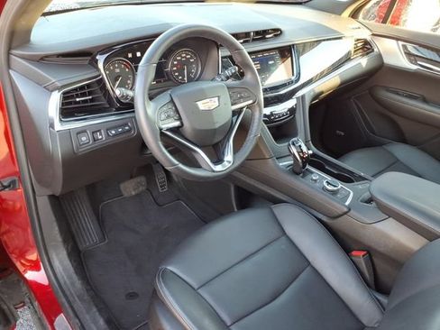 Used 2024 Cadillac XT6 Premium Luxury w/ Technology Package AWD/4WD image 3