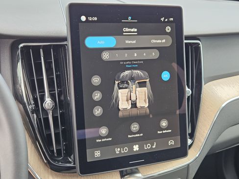 New 2026 Volvo XC60 B5 Core w/ Protection Package image 27