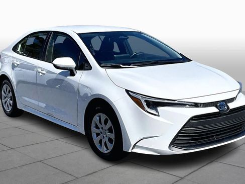 Certified 2025 Toyota Corolla LE image 3