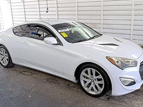 Used 2015 Hyundai Genesis 3.8 RWD image 4