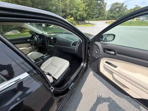 Used 2018 Chrysler 300 Touring L AWD/4WD image 15