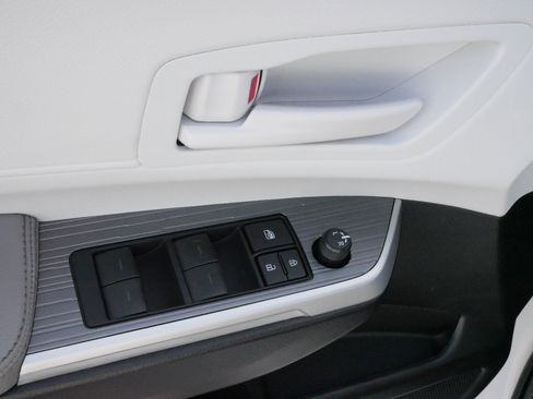 Used 2025 Toyota Sienna LE image 19