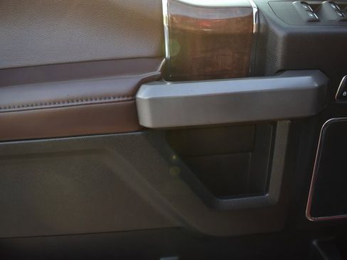 Used 2016 Ford F150 Platinum w/ Equipment Group 701A Luxury image 9