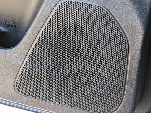 Certified 2022 Jeep Cherokee Limited AWD/4WD image 15