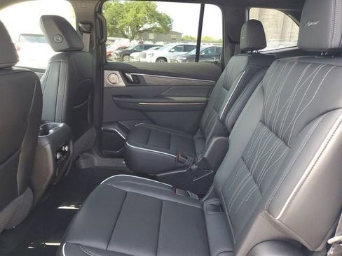 New 2026 Buick Enclave Avenir AWD/4WD image 11