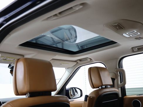 Used 2018 Land Rover Discovery HSE Luxury image 18