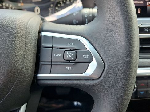 Used 2024 Jeep Compass Latitude AWD/4WD image 18