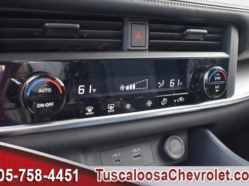 Used 2023 Nissan Rogue SV AWD/4WD image 34