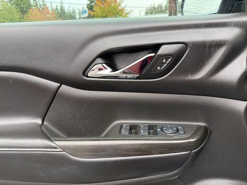 Used 2017 GMC Acadia SLT image 39