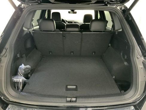 Used 2024 Volkswagen Tiguan SEL R-Line AWD/4WD image 9
