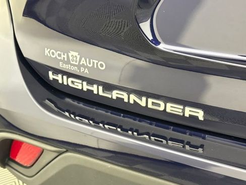 Used 2023 Toyota Highlander LE image 19