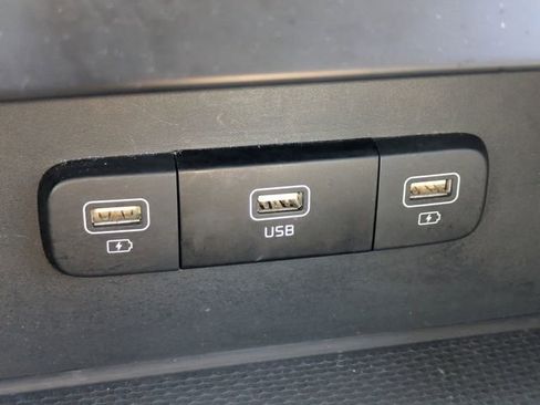 Used 2024 Kia Carnival LX image 19