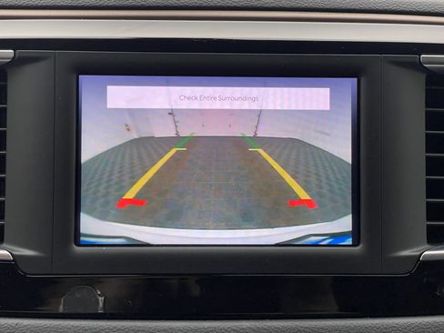 Used 2022 Chrysler Voyager LX FWD image 4