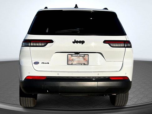 Used 2023 Jeep Grand Cherokee L Laredo image 4