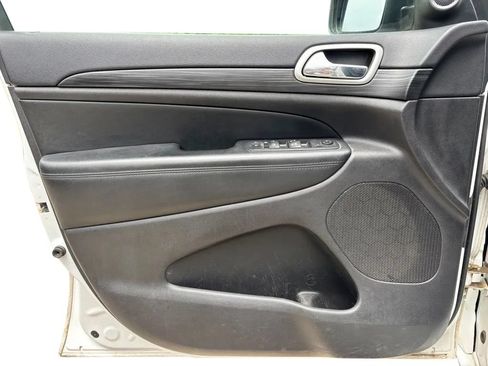 Used 2019 Jeep Grand Cherokee Altitude AWD/4WD image 18