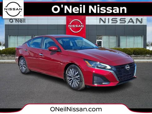 Certified 2023 Nissan Altima 2.5 SV w/ SV Premium Package image 1